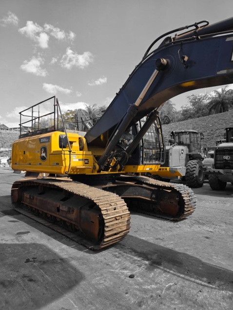 escavadeira	john deere  350g - 20220