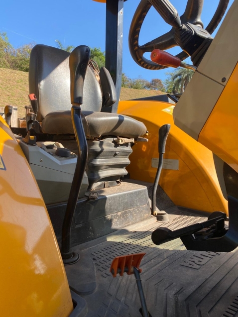 trator valtra a1143