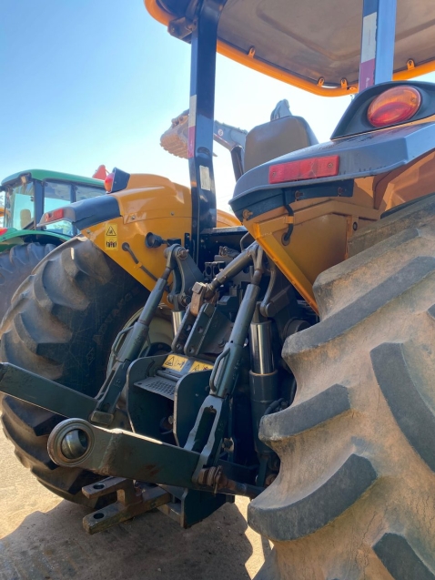 trator valtra a1144