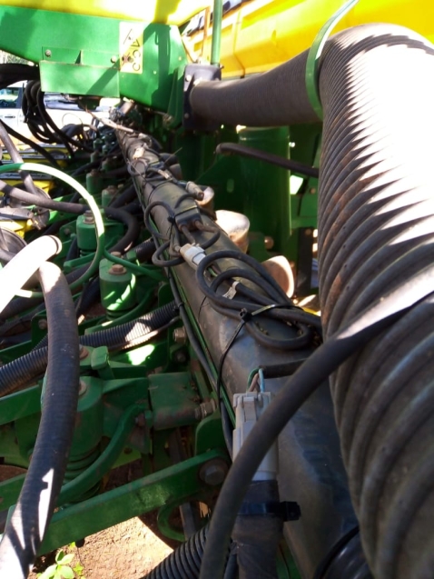 john deere plantadeira 2130 - 30 linhas 2014/20148
