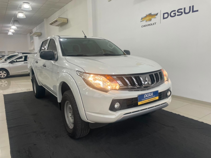 mitsubishi l200 triton 2.4 16v turbo diesel gls cd 4x4 automatico 4p 20251