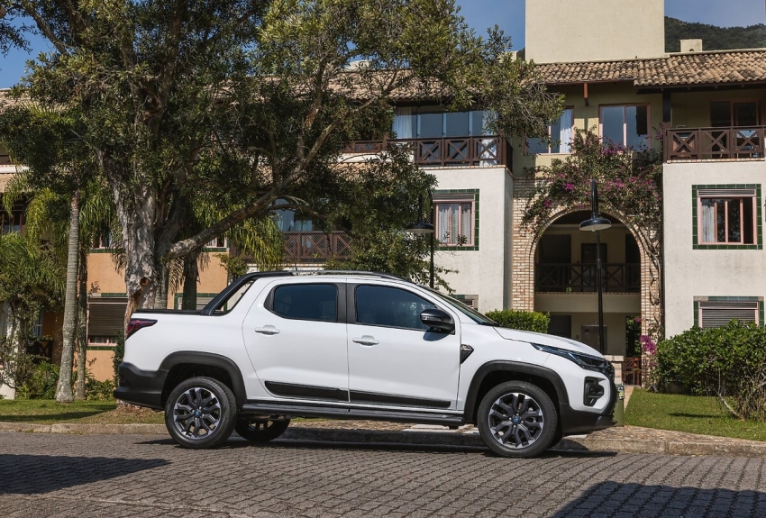 fiat strada 1.0 turbo 200 flex ultra cd cvt 4p automatico 2026 fiat strada 1.0 turbo 200 flex ultra cd cvt 4p automatico 2026