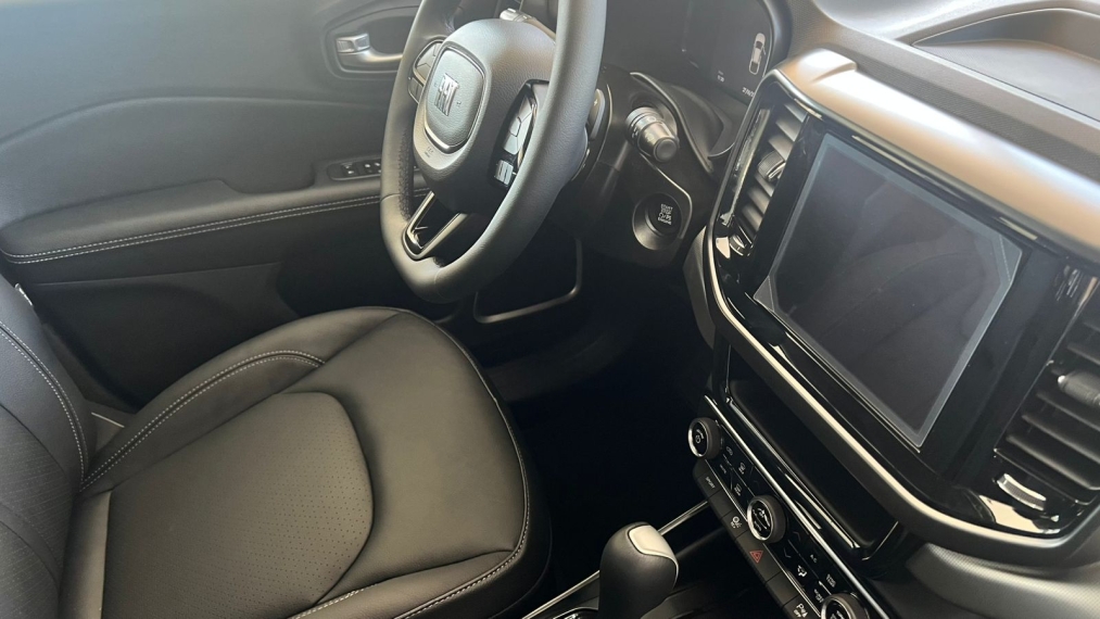 fiat toro 1.3 turbo 270 flex volcano at6 4p automatico 2025
