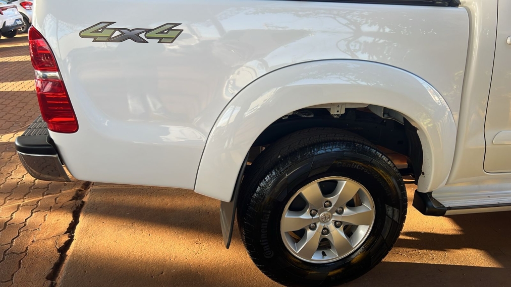 toyota hilux 2.7 srv 4x4 cd 16v flex 4p automatico 2013 toyota hilux 2.7 srv 4x4 cd 16v flex 4p automatico 2013